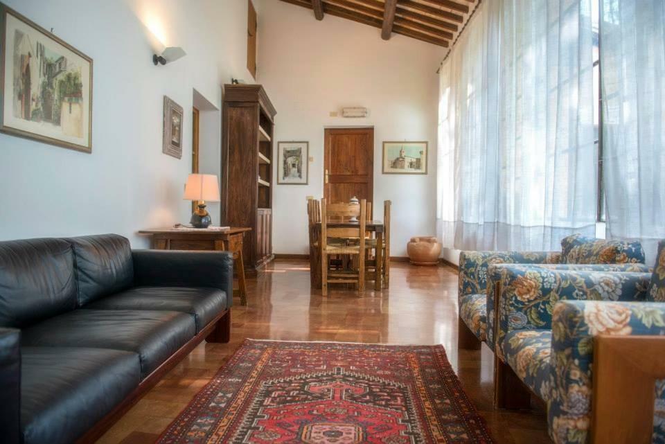 Casa Dei Lecci Apartment Foligno Luaran gambar