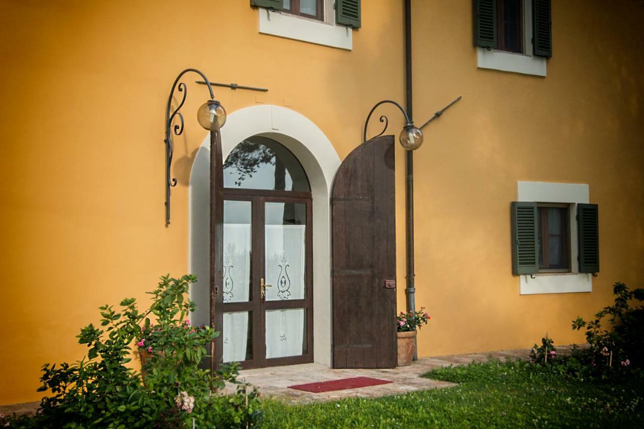 Casa Dei Lecci Apartment Foligno Luaran gambar